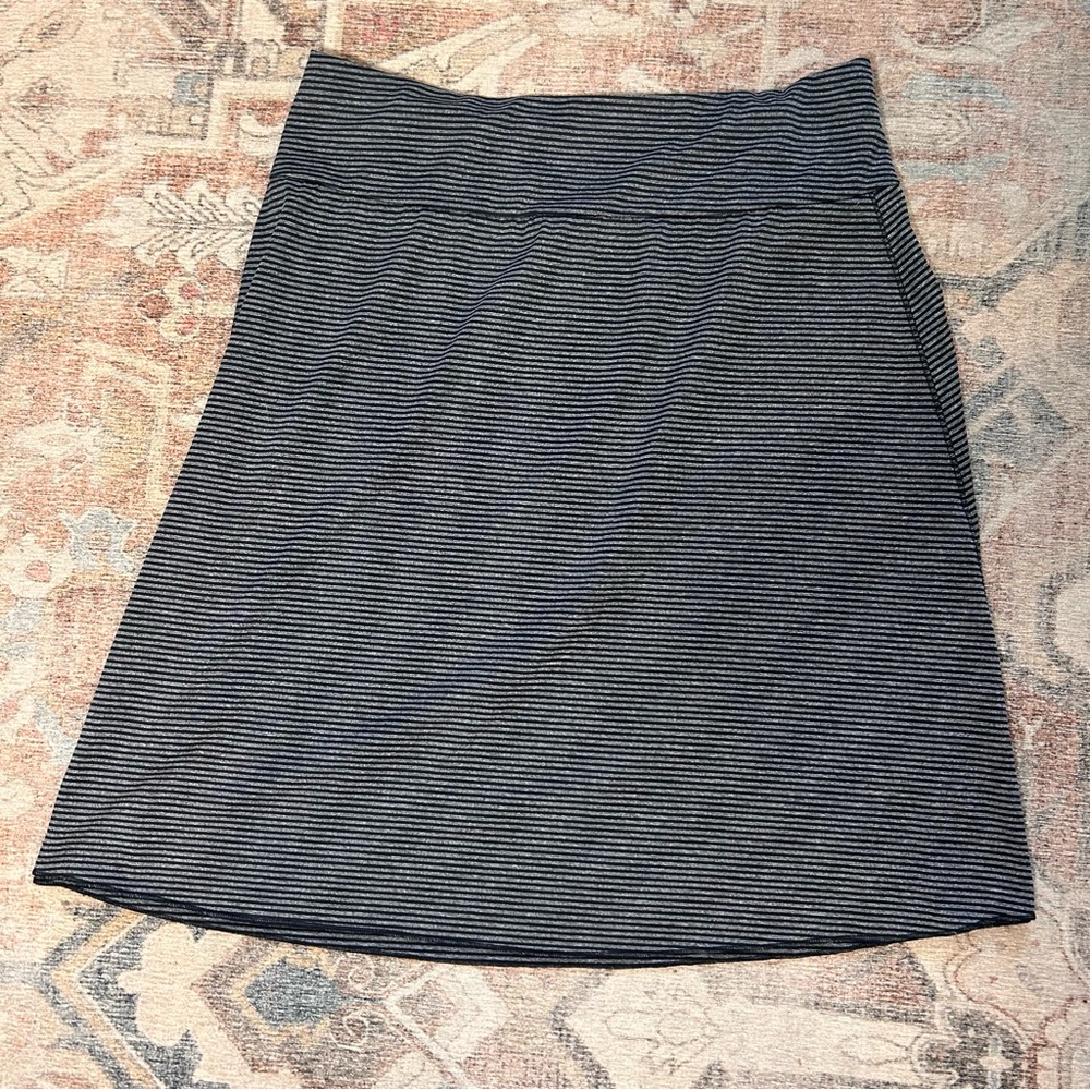Tranquility Skirt Womans L Dark Gray Small Stripes Shirt - Picture 8 of 8